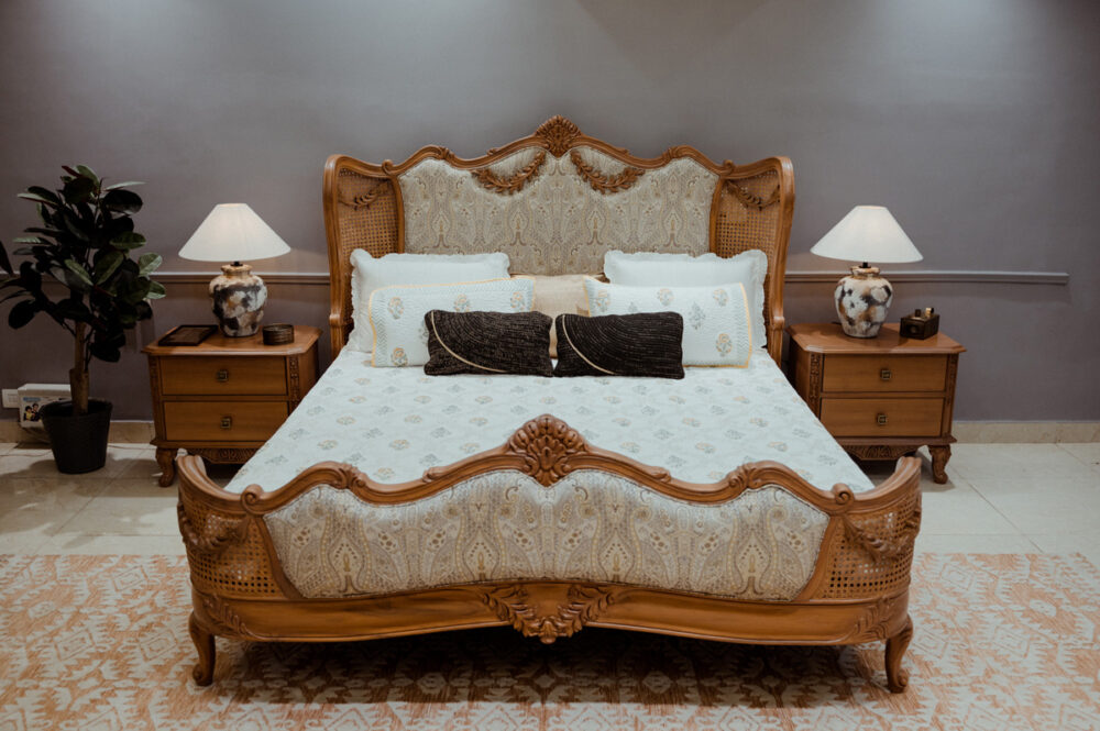 THE IMPERIAL BED - Image 11